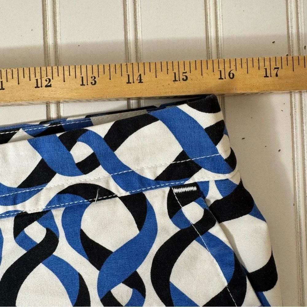 Tommy Hilfiger Geometric Shorts Women's Size 8 Blue Black Pockets‎ Zip Fly